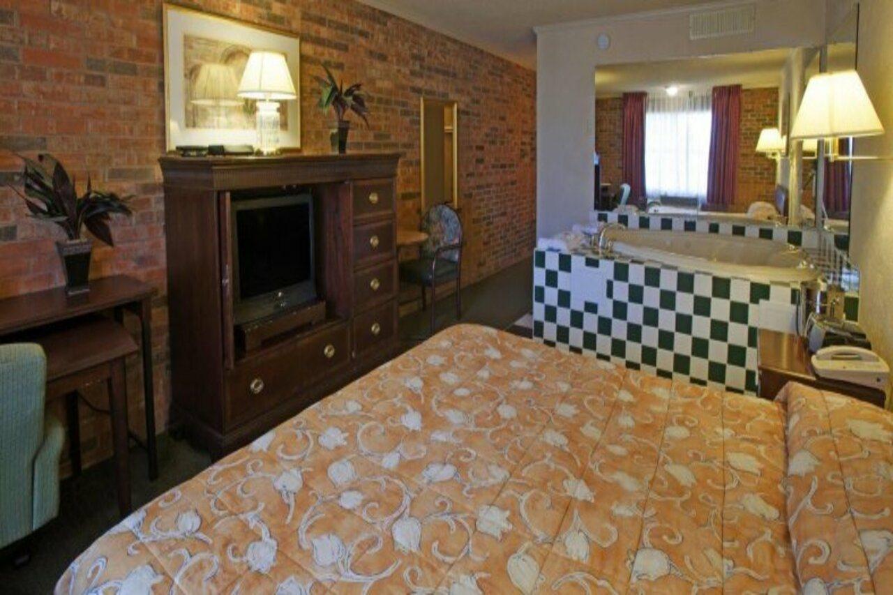 Americas Best Value Inn And Suites North Farmers Branch Zewnętrze zdjęcie